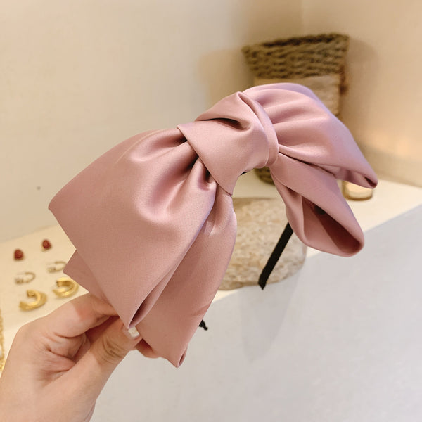 Oversized bow band