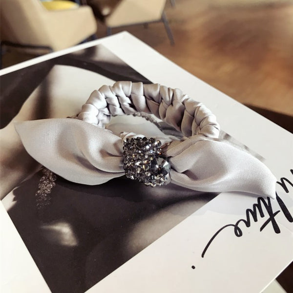 Rhinestone-Encrusted Super Bow Hair Rope